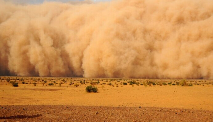 Гигантское облако пыли из Сахары накрыло Европу и идет в Украину, фото