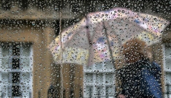 Украину накроют сильные ливни и выпадет снег: где ждать "сюрпризов" от погоды