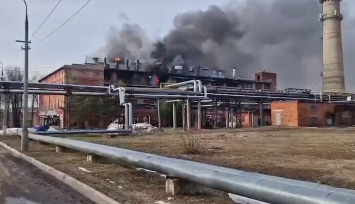 Не лише Єкатеринбург: у Росії запалав ще один завод, карта і відео
