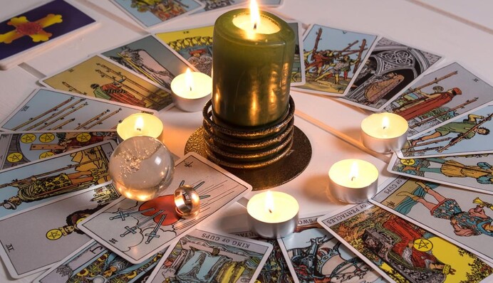 Львы должны подумать о себе, а Весам следует быть осмотрительными: прогноз Таро на 2 апреля