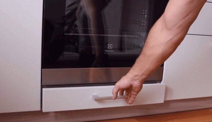 Навіщо потрібний ящик під духовкою: більшість використовує його не за призначенням