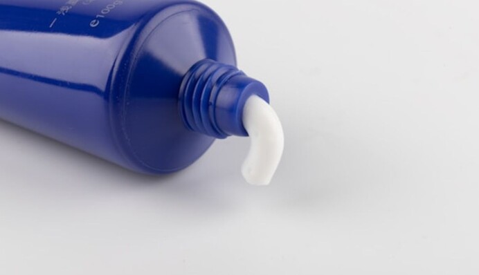 Яка зубна паста краща, з фтором чи без: правила догляду за зубами