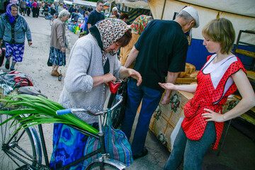 ​В Украине анонсировали продажу крупнейшего банка