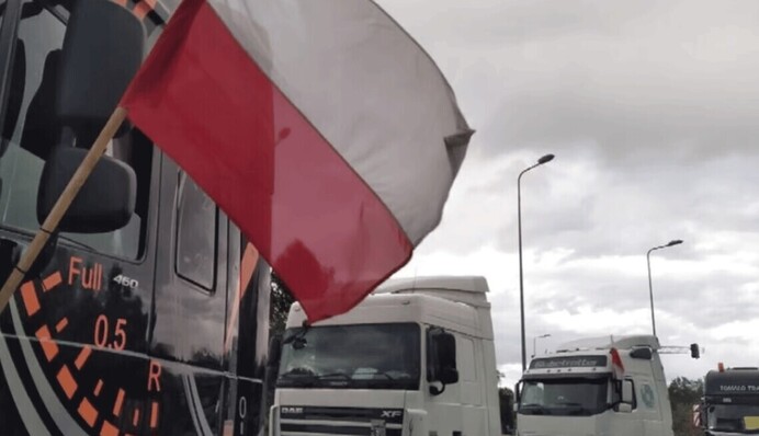 Поляки возобновили блокаду на одном пункте пропуска: где сейчас очереди из грузовиков