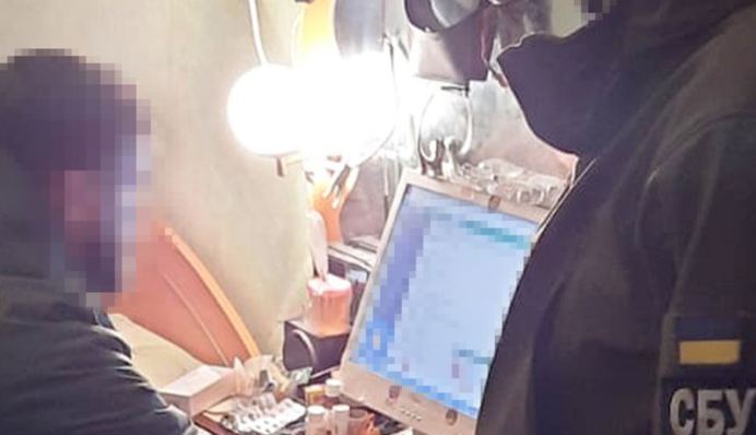 СБУ затримала агітаторів, які поширювали фейкові відео від ЗСУ і вихваляли Путіна, фото