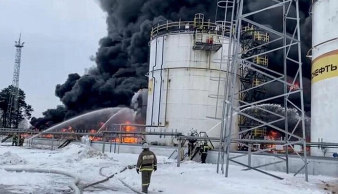 Як атаки дронів на НПЗ вплинули на виробництво та ціни на бензин у Росії: свіжа статистика