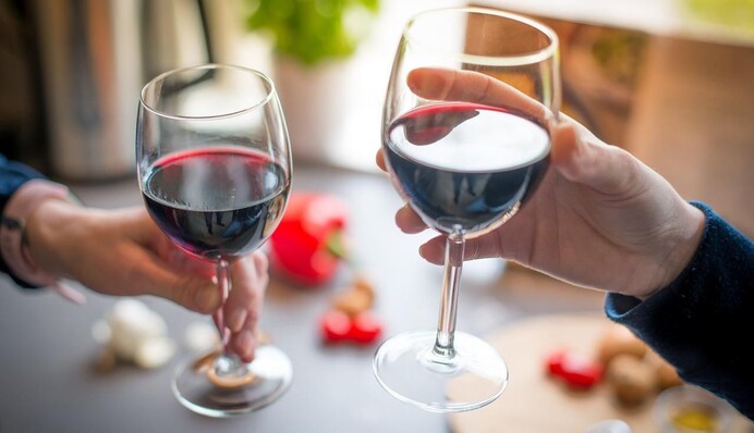 Пить или не пить? Ученые открыли секрет совместного употребления алкоголя супругами