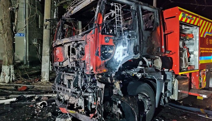 Сын-спасатель плачет на месте гибели отца: видео из Харькова