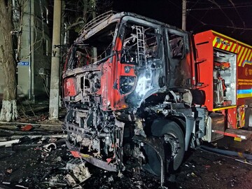 Син-рятувальник плаче на місці загибелі батька: відео з Харкова