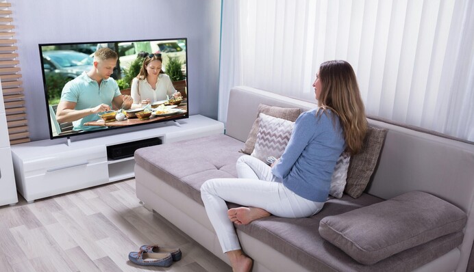 Їхня пристрасть затьмарює все: три знаки Зодіаку, які не можуть жити без серіалів