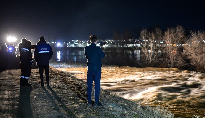 Дамба зруйнована, вода підіймається: нові кадри потопу в російському Орську