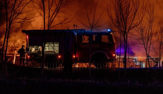 У Харкові сильно пошкоджені багато-поверхівки, школи та гуртожитки: фото і відео наслідків удару