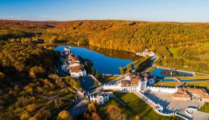 Во Львове устроили элитную вечеринку для бомонда, где насобирали на дроны аж 115 тысяч гривен. Фото