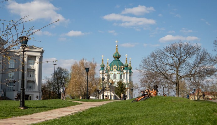 От летней жары до похолодания с дождями: что ждать от погоды в ближайшие дни