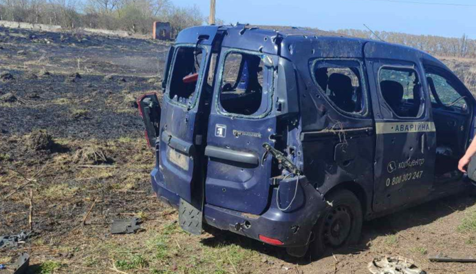 Ворог підступно вдарив по бригаді енергетиків на Сумщині, понівечене авто. Фото