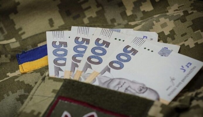 Рада наконец повысила доплаты военным "на нуле": названы суммы