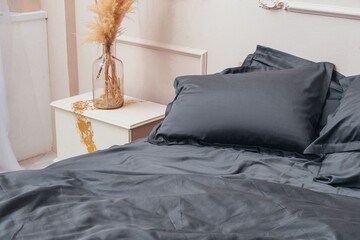 Не привлекайте клопов: как часто нужно менять постельное белье