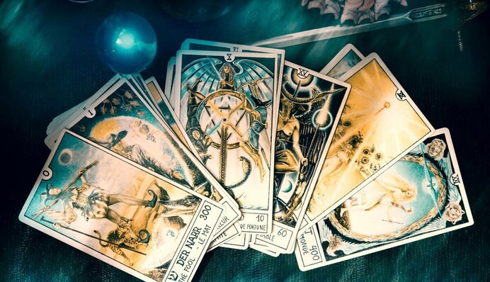 Козорогам слід бути уважними: гороскоп Таро на 13 квітня