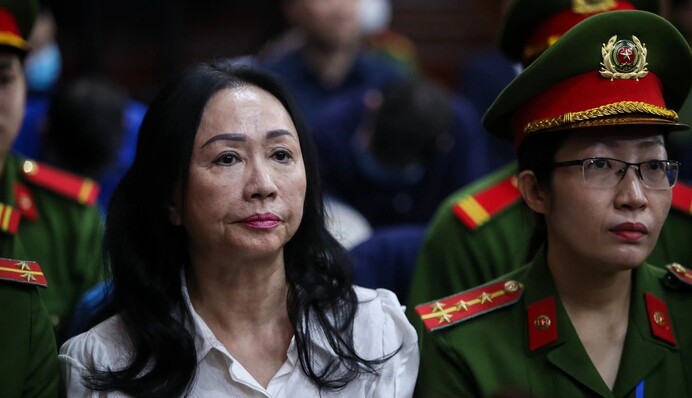 Во Вьетнаме приговорили к смерти 67-летнюю женщину: украла миллиарды долларов