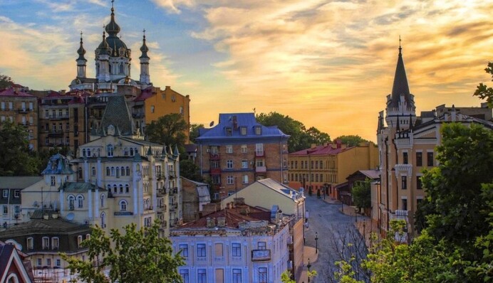 Деревянный дом сохранился до сих пор: в сети вспомнили фото Андреевского спуска в Киеве