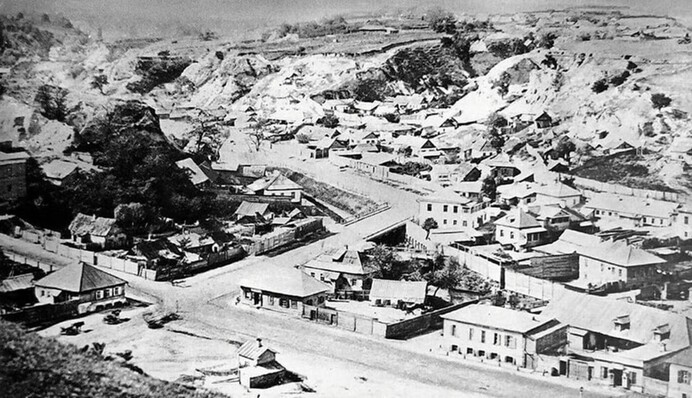 Как выглядел киевский Подол 130 лет назад: в сети показали интересное фото