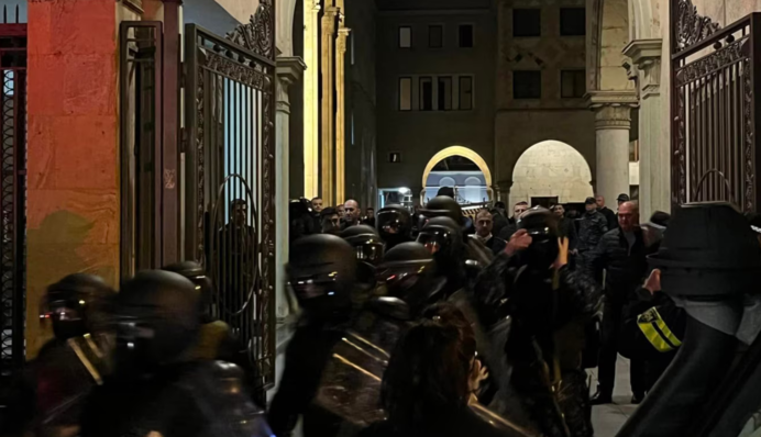 В Тбилиси произошли столкновения силовиков с противниками 