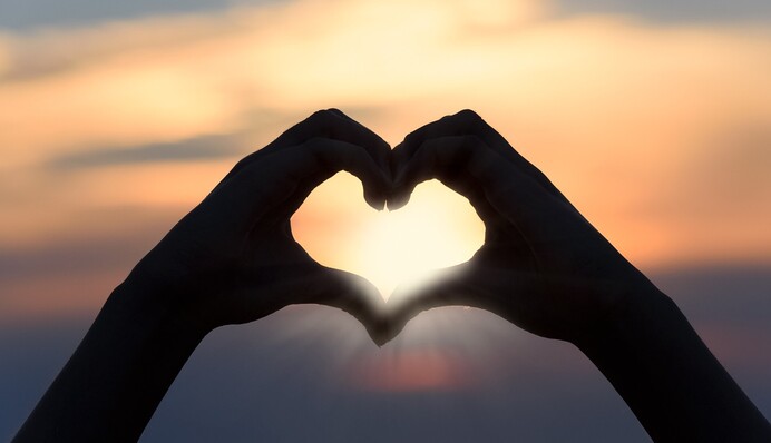 Предвещают романтические отношения: объясняем сны и приметы