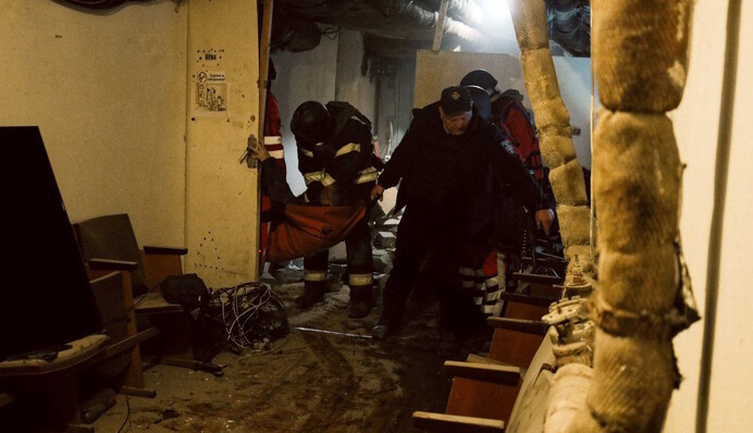 Відео з Чернігова: очевидець зняв момент влучання ракети 