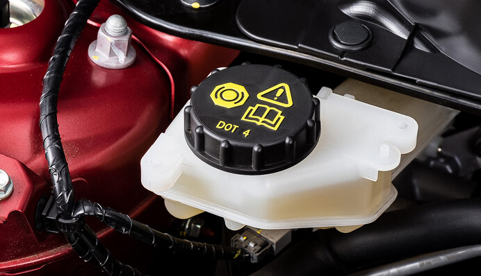 Пять признаков, что тормозную жидкость в авто необходимо заменить