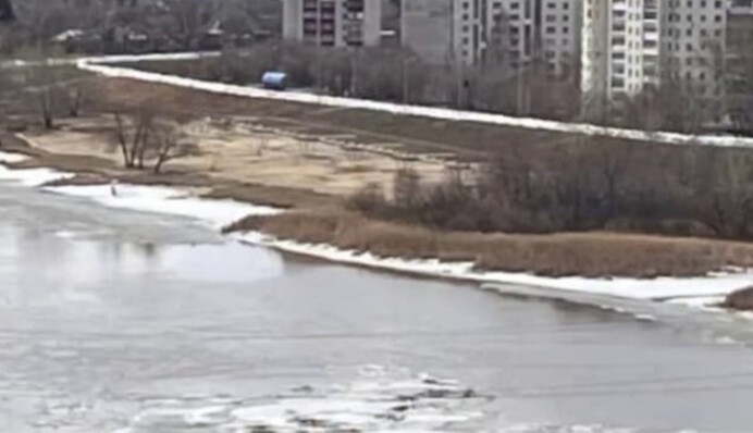 Курган затоплює все більше, у передмісті вже пересуваються на човнах. Відео