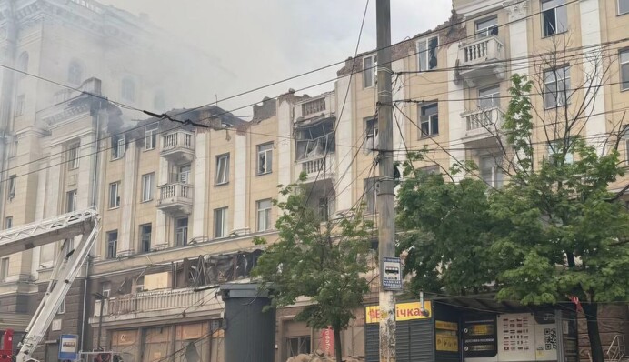 Росія вдарила по центру Дніпра, є влучання у п’ятиповерхівку: всі подробиці