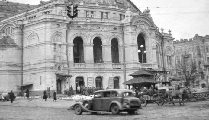 Уникальные фото: как выглядел район Оперного театра в Киеве почти 100 лет назад