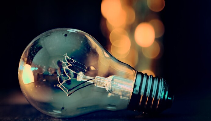 Світло подорожчає, але не у травні: чи будемо платити 5 гривень за кіловат