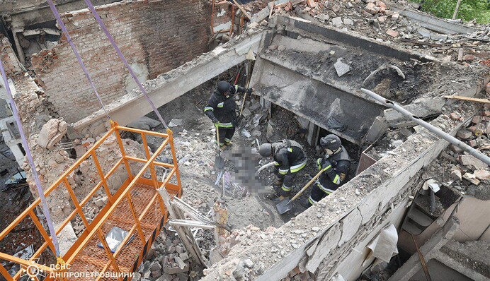 Woman's body was pulled out of the rubble in Dnipro: horrific footage from the site of a missile attack