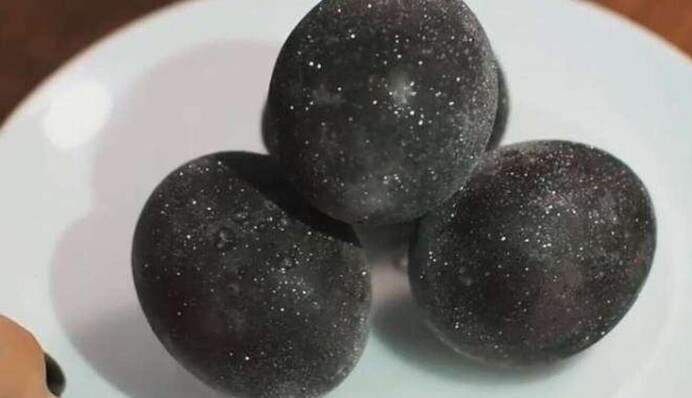 Невероятное мерцание на Пасху: как покрасить яйца вином