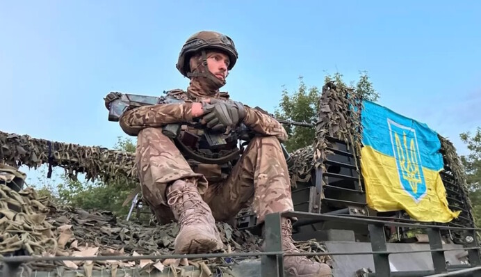 В топе танкист, штурмовик и огнеметчик: кто в Украине зарабатывает больше всего