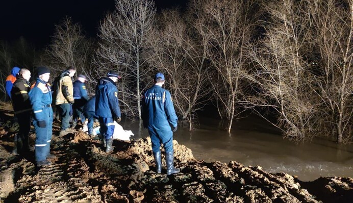 В российском Кургане, где выпускают БМП, прорвало дамбу в городе паника. Фото и видео