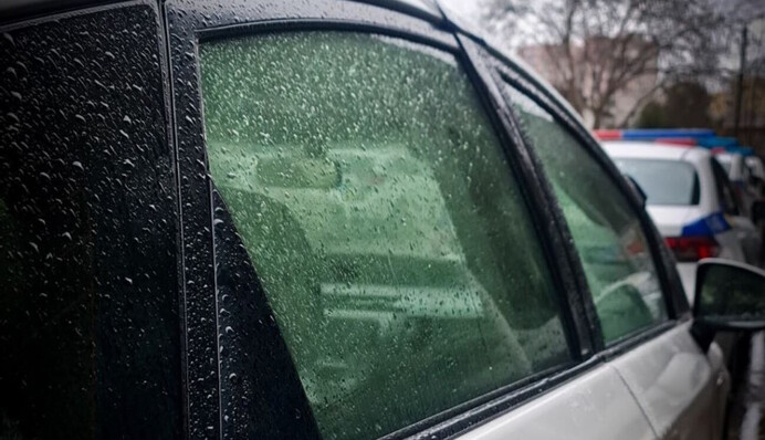 Дождь и скользкая дорога: какие правила безопасности следует соблюдать водителям