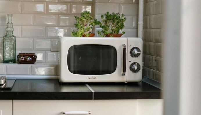 Де краще розмістити мікрохвильовку на кухні: важливі правила