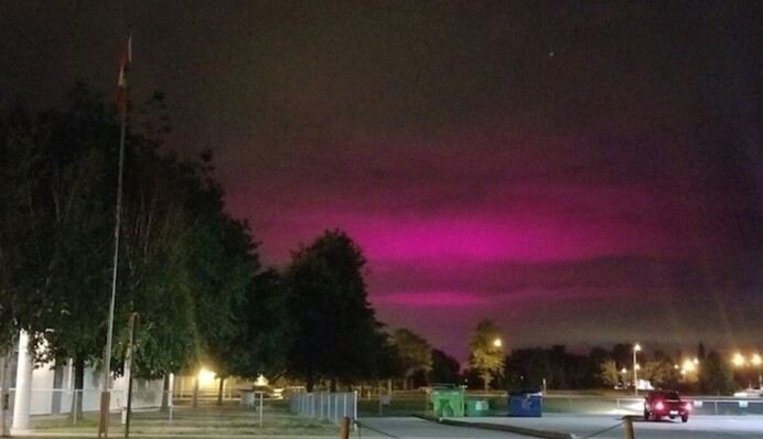 Київ аномальний: в небі над столицею знову помітили дивні знаки, фото і відео