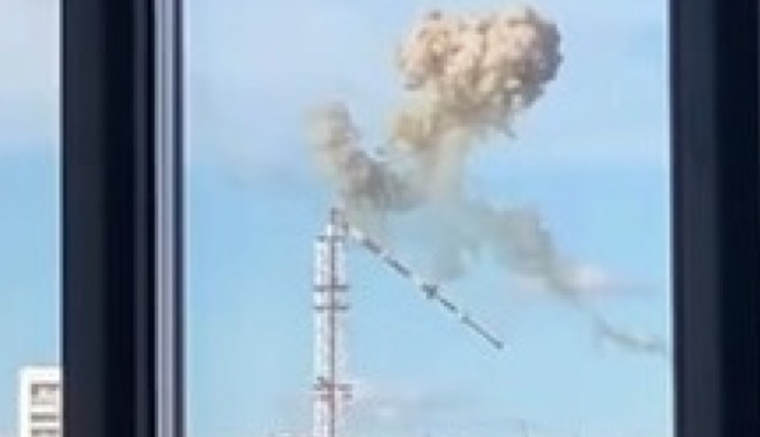 Ракета влучила у "шпиль": моторошні деталі ураження телевежі у Харкові