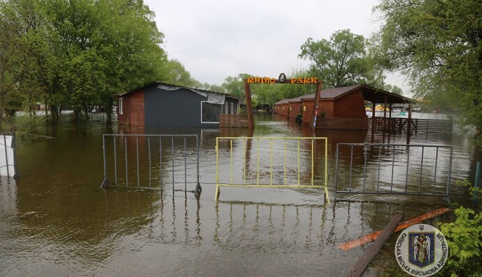 У Київ прийшла велика вода:  Гідропарк і парк 