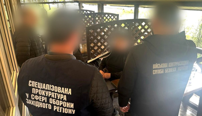 На Львівщині військового спіймали на хабарі: що він пропонував за 