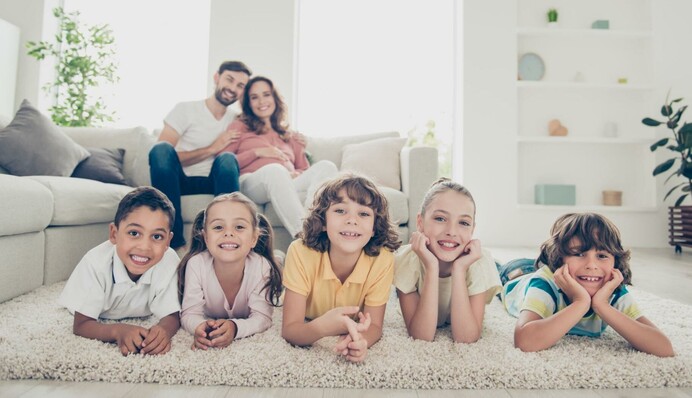 Денежная помощь украинцам с детьми за границей: где и какие суммы можно получить