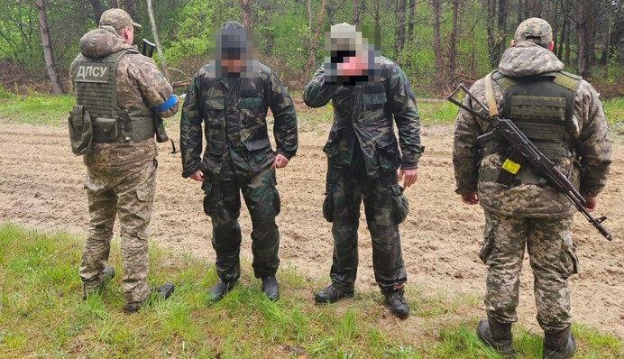 В гидрокостюмах и с едой: задержали двух уклонистов, которые вплавь возвращались в Украину