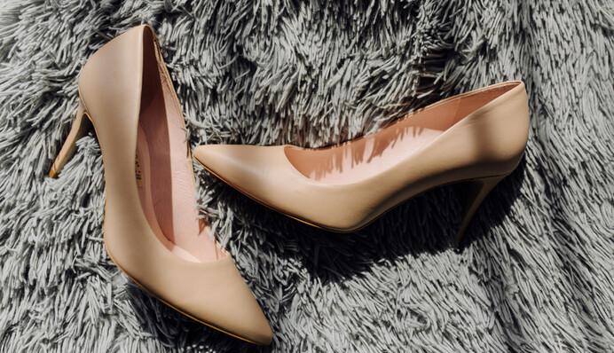 Не спешите выбрасывать: как легко разносить тесную обувь