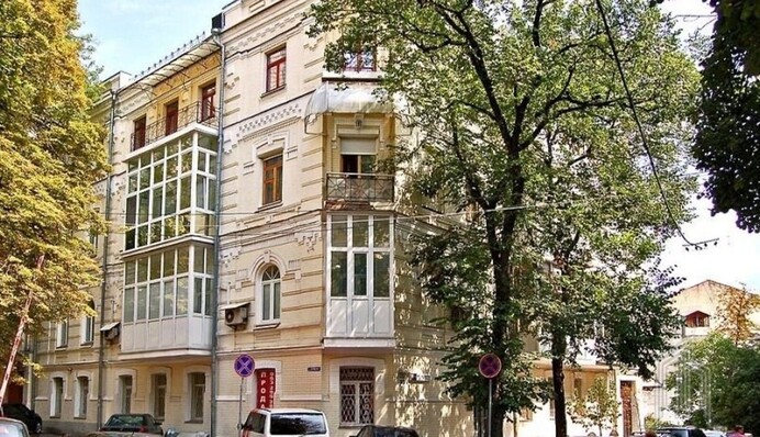 Раніше тут каталися лише на санчатах: цікаві факти про вулицю Малопідвальну у Києві. Фото