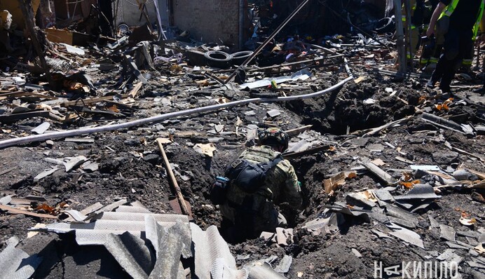 Повреждены более 40 гаражей и десять автомобилей: последствия удара по Харькову показали на фото