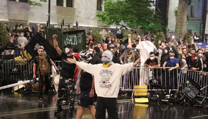 Майдан в Грузии: силовики применили водометы и слезоточивый газ против протестующих. Фото и видео