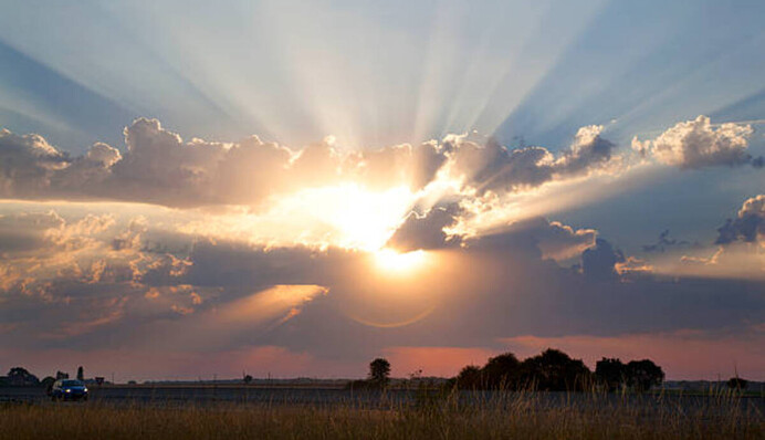На Пасху солнце 
